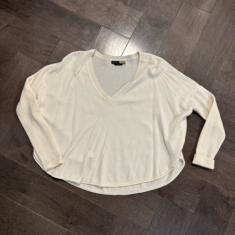 Alice and Olivia cream cashmere v-neck cropped sweater.